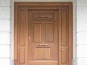 Puerta. Trabajo de Vencomad.