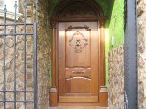 Puerta. Trabajo de Vencomad.