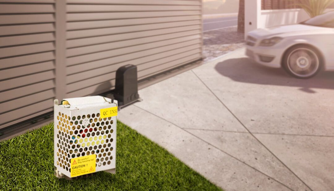 fuente-alimentacion Fuente de alimentación en la entrada de una casa