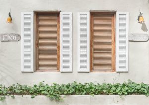 ventana mallorquina blanca